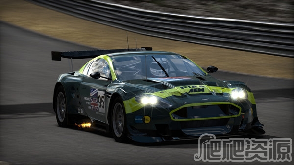 极品飞车13：变速(图2)